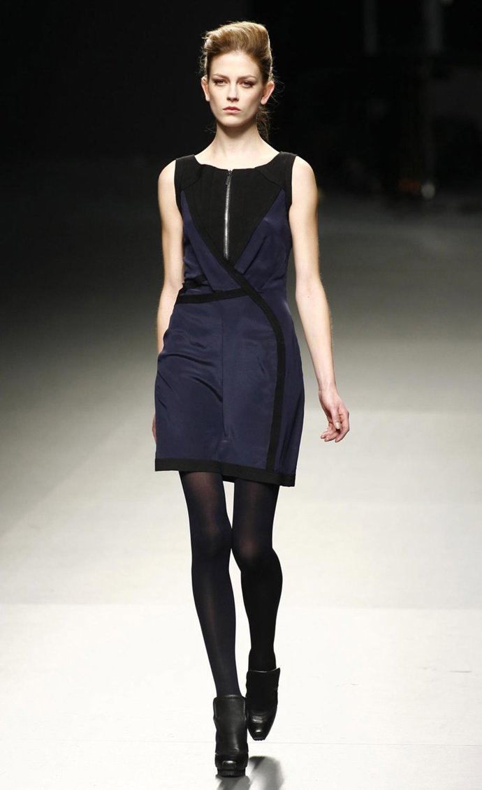 Modelo De Adolfo Domínguez En Cibeles