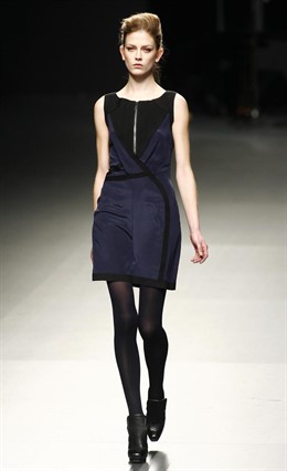 Modelo De Adolfo Domínguez En Cibeles