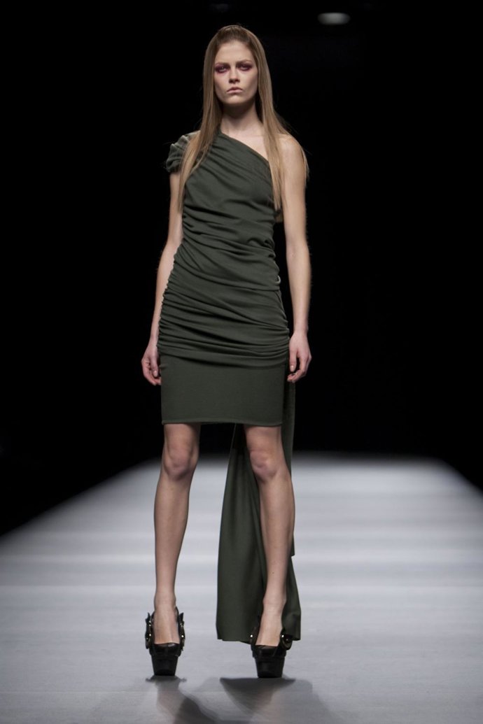 Modelo De Juanjo Oliva En Cibeles