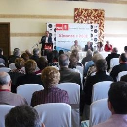 El secretario provincial del PSOE en Albacete en un acto en Almansa 