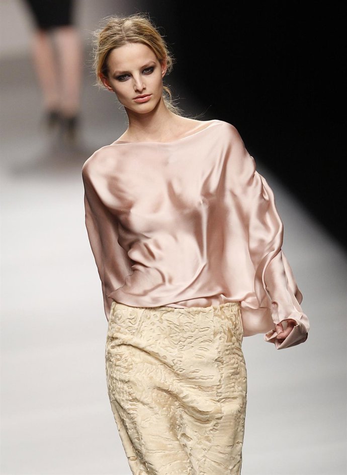 Modelo De Roberto Torretta En Cibeles