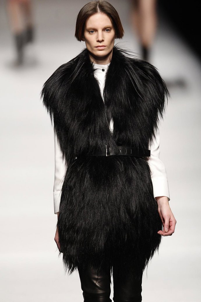 Una Modelo De Ángel Schlesser En Cibeles