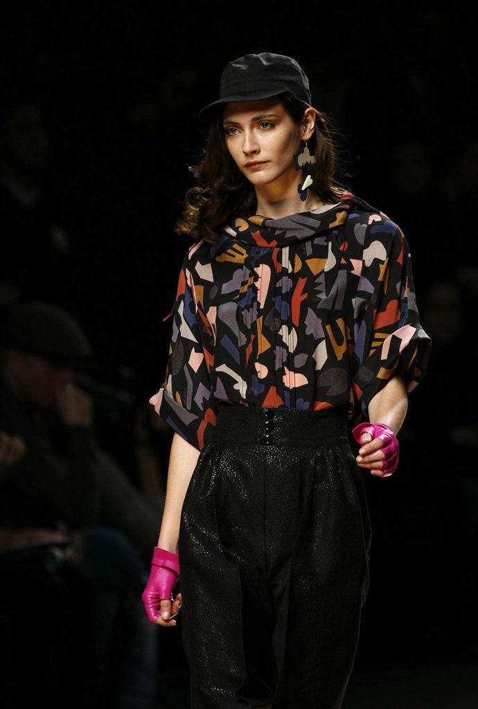 Modelo De Ailanto En Cibeles