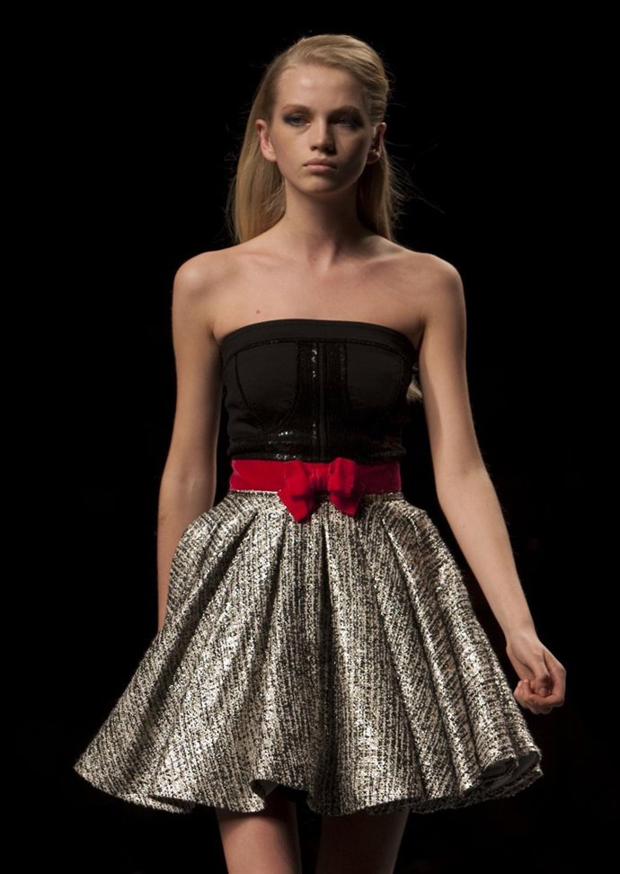 Modelo De Miriam Ocariz En Cibeles