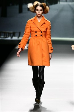 Modelo De Alma Aguilar En Cibeles