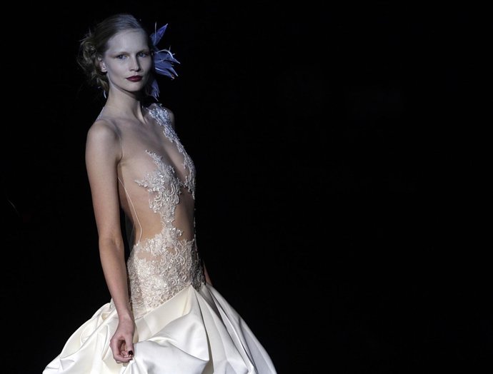 Modelo De Javier Larrainzar En Cibeles