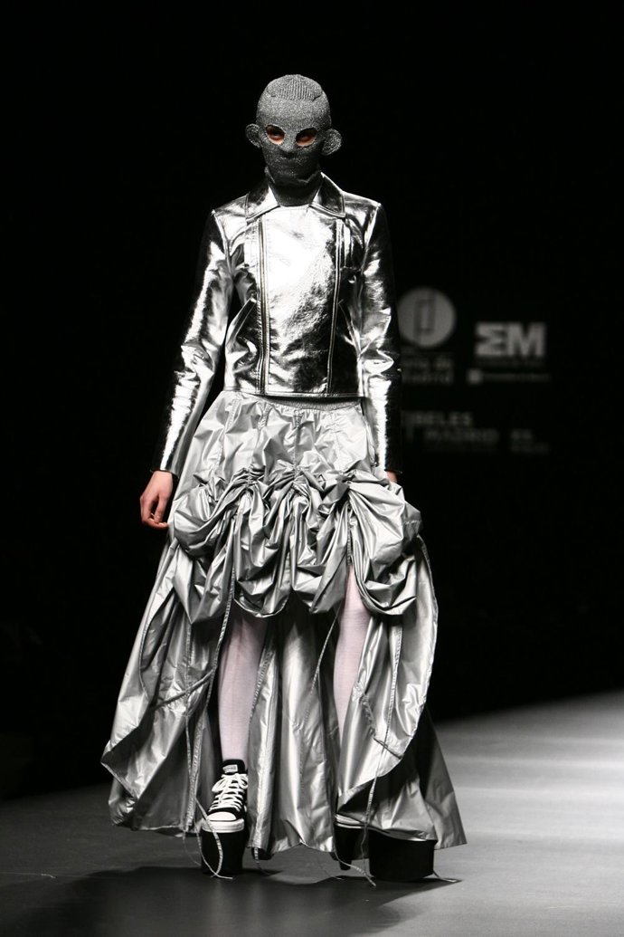 Modelo De Carlos Diez En Cibeles