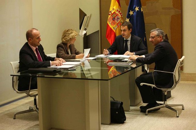 Zapatero se reúne con Sebastián, Salgado y Blanco en Moncloa