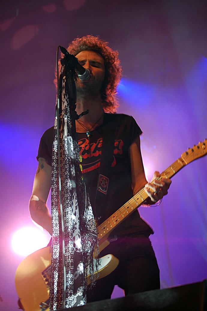 Leiva, Del Grupo Pereza En Un Concierto