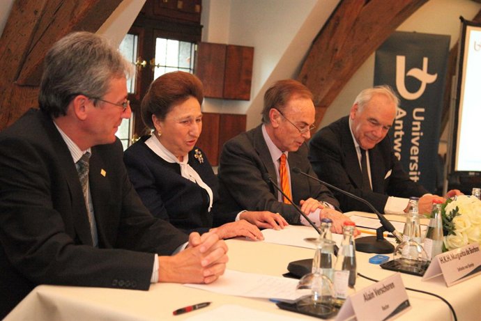 Los Duques De Soria, El Rector De La Universidad De Amberes Y El Presidente De L