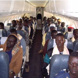 vuelo de repatriación de inmigrantes