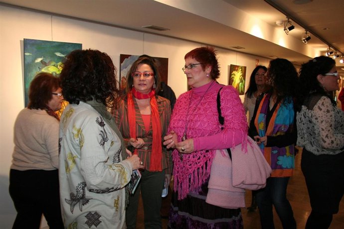 La Edil De Cultura, Evelia Fernández, Durante La Inauguración De La Exposición.