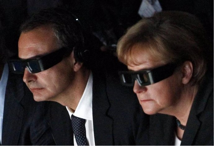 Zapatero Y Merkel Con Gafas En 3D