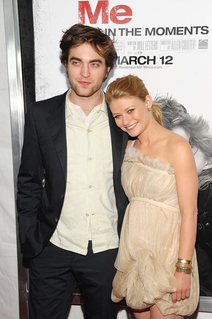 Robert Pattinson Y Emilie De Ravin 