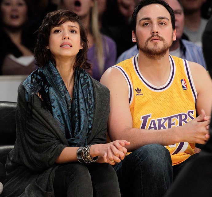 La Actriz Jessica Alba En Un Partido De Los Lakers