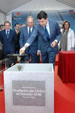 Ignacio González Pone La Primera Piedra De Las Nuevas Piscinas Del Mundial