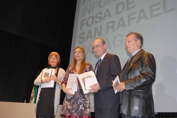 Acto De Presentación Del Informe Sobre La Exhumación En Las Fosas Comunes De San