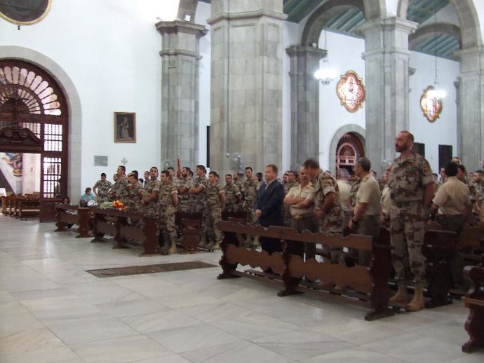 El Regimiento Tenerife 49 ofrecen ofrenta Patrona de Canarias