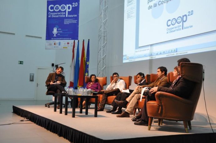 Parcipantes en el encuentro 'Cooperación 2.0' 