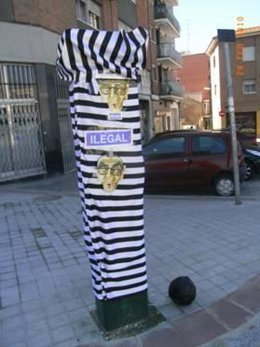 Imagen De Un Parquímetro 'Disfrazado' De Preso