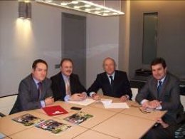 Víctor Moneo, director de Ventas de Iberia, Ricardo Gutiérrez, gerente comercial