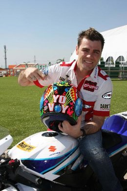 Fonsi Nieto con su nuevo casco.