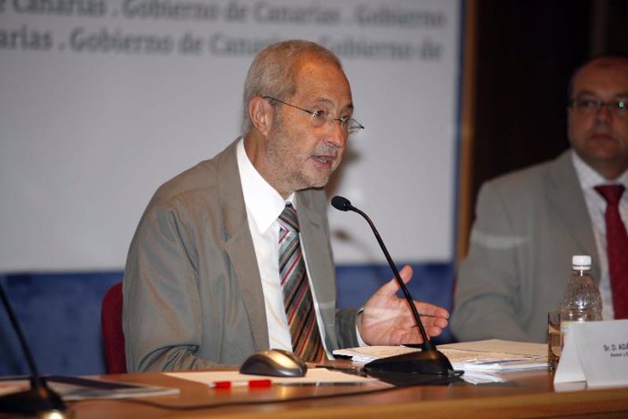 El ex presidente del Gobierno Canario Adán Martín en una conferencia en el Foro 