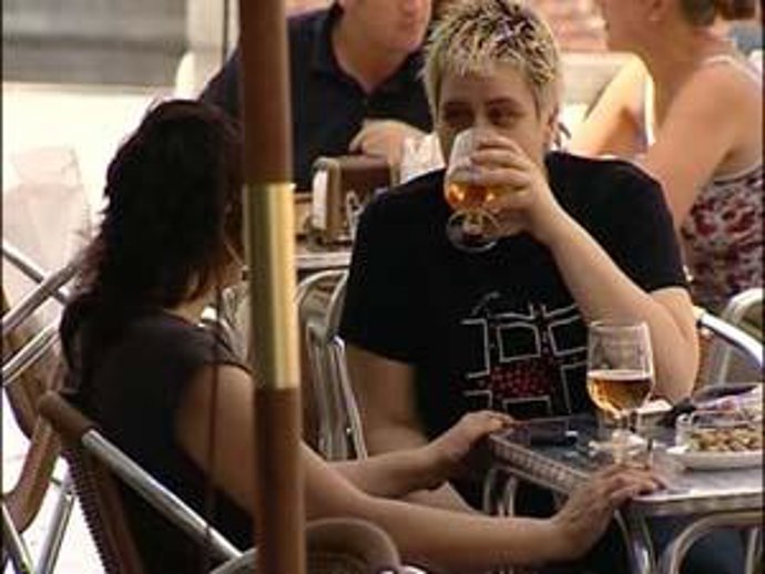 Tomar algo de alcohol se asocia con menor riesgo de sobrepeso 