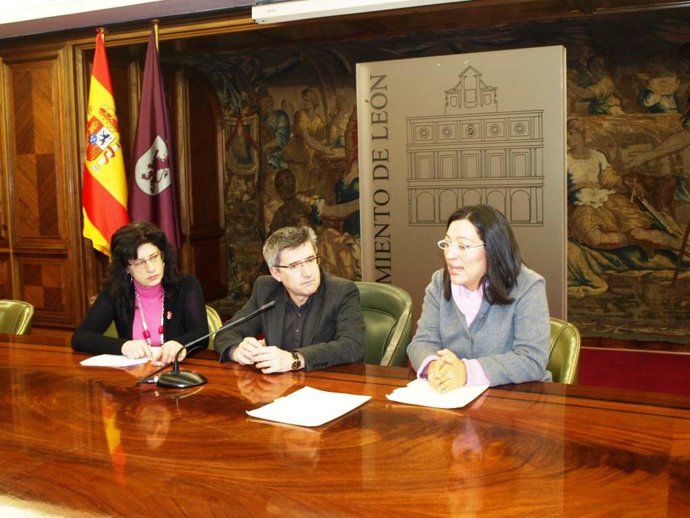 El Alcalde De León; La Concejal De Bienestar Social Y La Asesora De Proyectos Ed