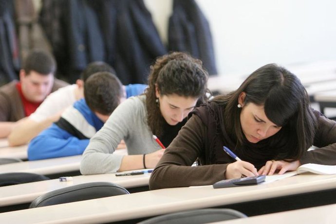 Participantes en la Olimpiada de Química.