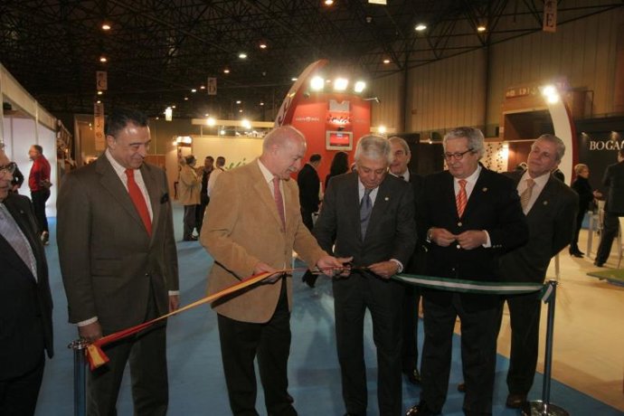 Momento de la inauguración de Mobiliaria