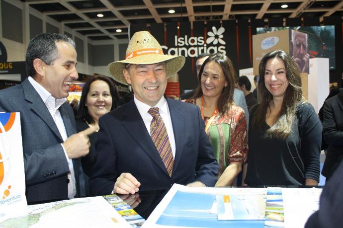 De izquierda a derecha, el presidente del Cabildo de Fuerteventura, Mario Cabrer