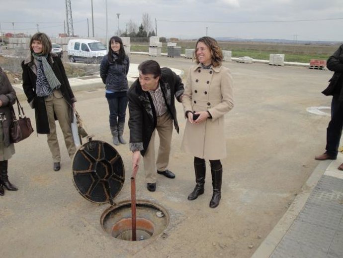El Alcalde De Chozas De Abajo, Roberto López, Abre La Válvula De Suministro A La