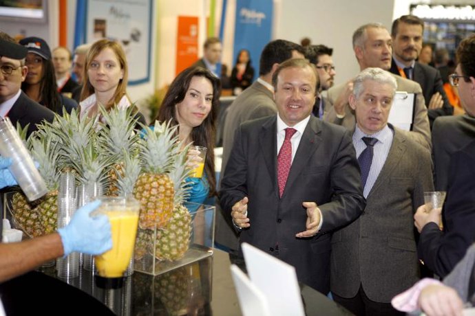 El secretario de Estado de Turismo, Joan Mesquida, visita el stand de Canarias e
