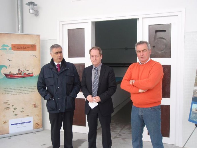 El Consejero de Medio Rural y Pesca, Aurelio Martín, junto a l  Alcalde de Figue