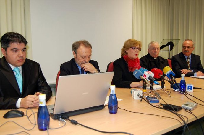 Herrero presenta los grabados descubiertos en la Catedral de Cuenca