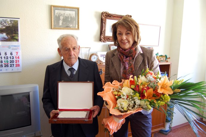 Francisco Delso, Junto A La Concejala De Bienestar Social, Cooperación E Igualda