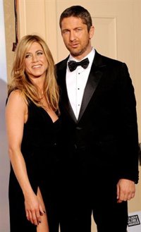 A Jennifer Aniston no le gusta que Gerard Butler le espose