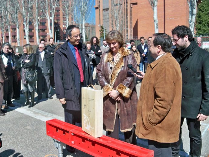 Abril Y Ruiz Durante La Colocación De La Primera Piedra De La Casa Solar Curcoma