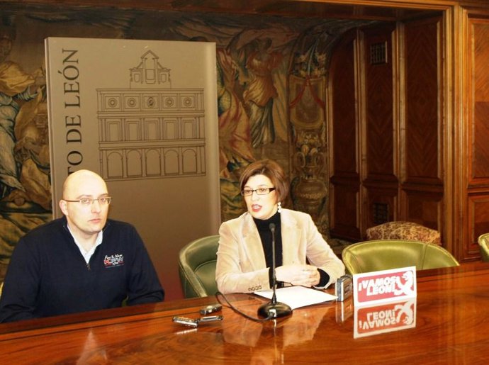 La Edil De Turismo Y Fiestas, Susana Travesí, Y El Presidente De La Asociación D