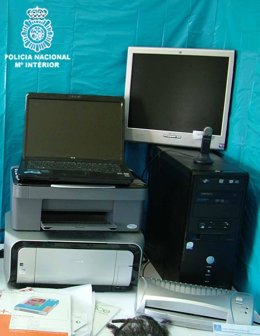 Material Informático Con El Que Practicaba Las Estafas