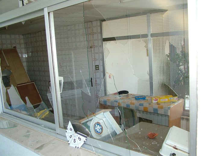 Algunos De Los Daños Provocados En El Local.