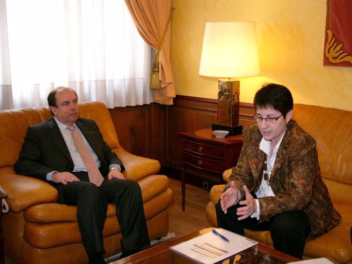 Sanzberro se reúne con el presidente de la CHE para tratar la aplicación del can