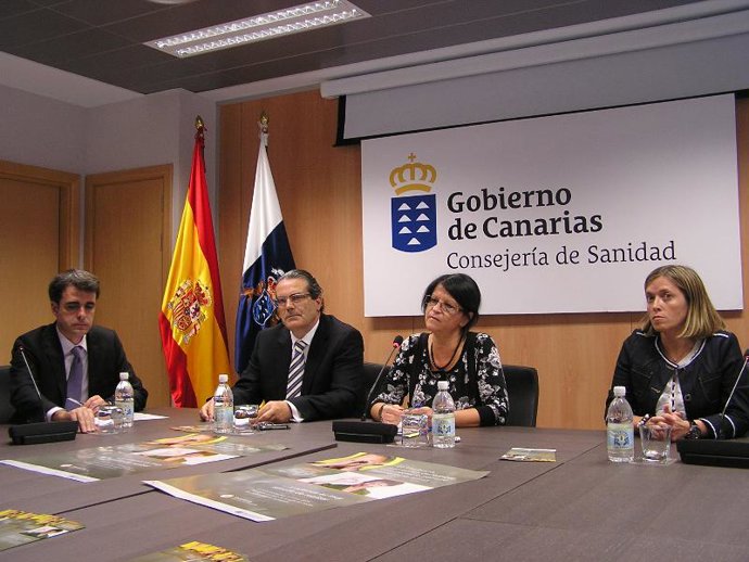 De izquierda a derecha, Buenaventura Fernández y Juan Cabrera, miembros de la Al