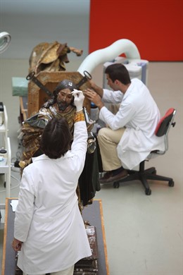 Escultura De San José Durante El Proceso De Restauración En El Taller De Escultu