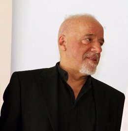 El escritor brasileño Paulo Coelho