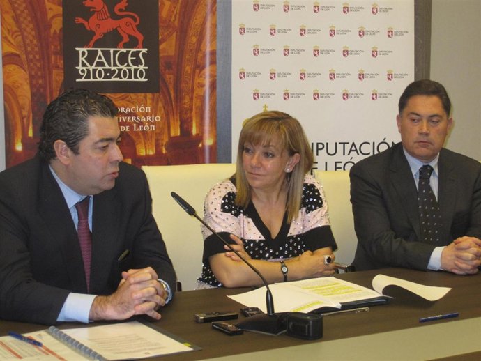 En La Foto Están La Presidenta De La Diputación De León, Isabel Carrasco Y El Vi