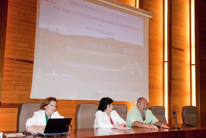 El director de Enfermería de Atención Primaria, José Miguel de Armas, y la direc