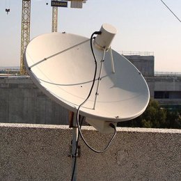 Antena Parabólica Vía Satélite