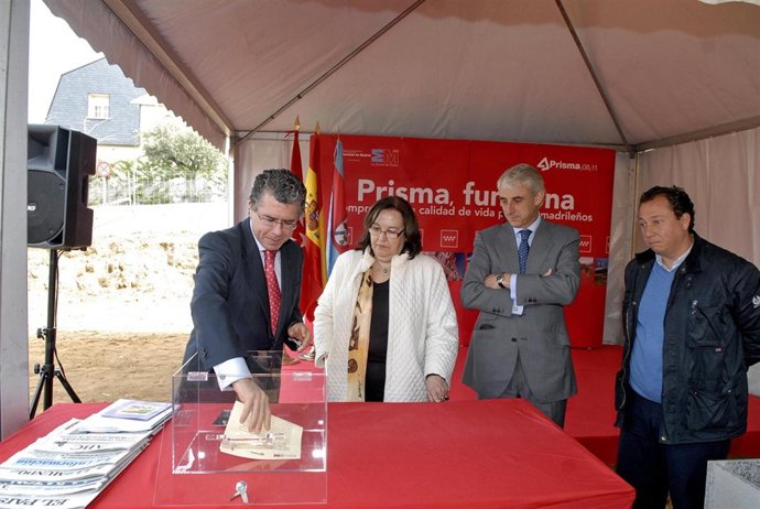 Francisco Granados Coloca La Primera Piedra De La Escuela